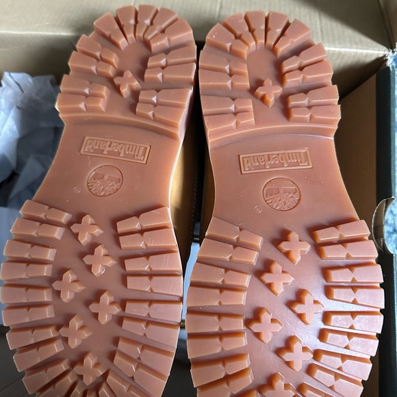 Women’s Timberlands - Picture 5 of 6